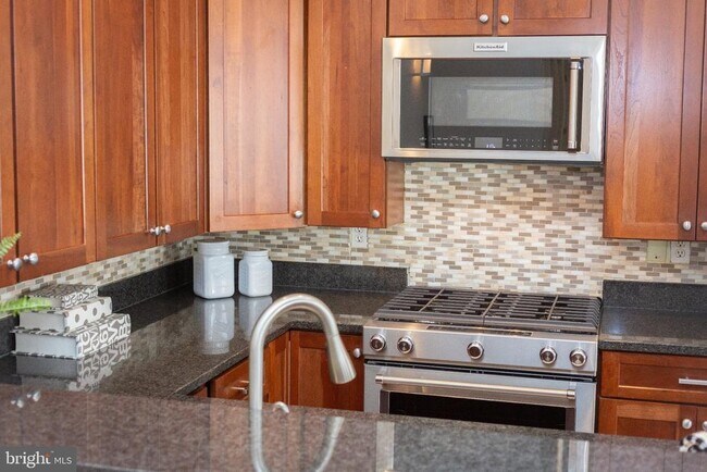 Foto del edificio - 1417 Chapin St NW