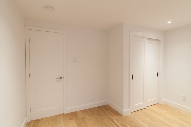 Building Photo - 4570-4590 Queen-Mary