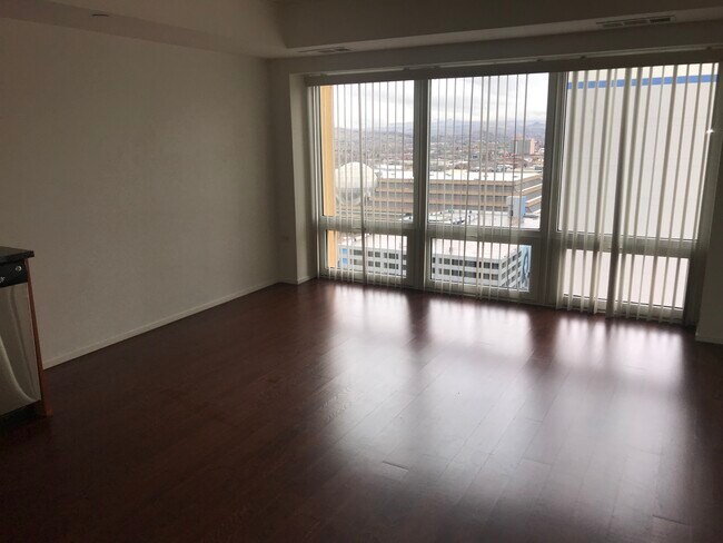 Foto del edificio - 255 N Sierra St