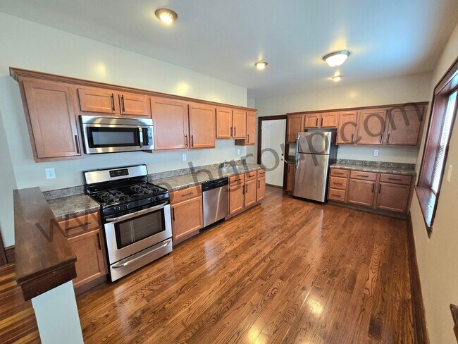 Foto del edificio - 2325 Roosevelt Rd