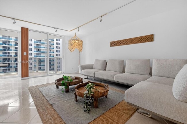 Foto del edificio - 2401 Collins Ave