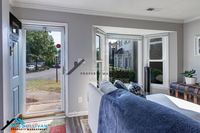 Foto del edificio - 208 Standish Dr