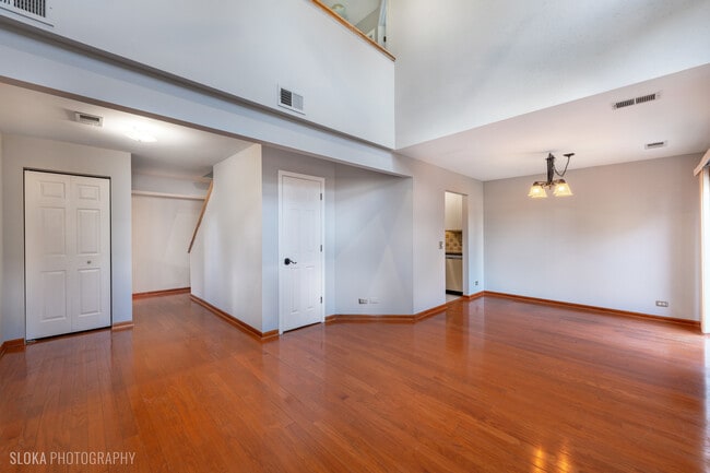 Building Photo - 2342 Hamilton Pl