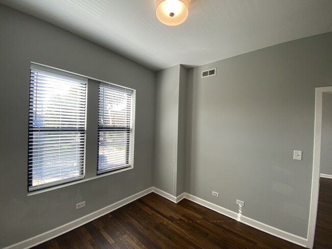 Building Photo - 1555 W Olive Ave