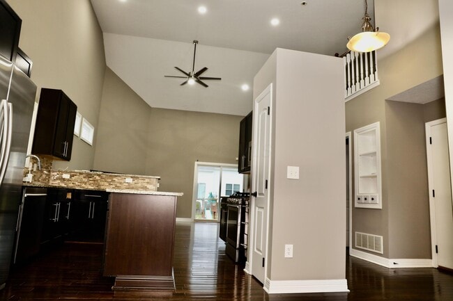 Foto del edificio - 8805 Emerald Hill Dr