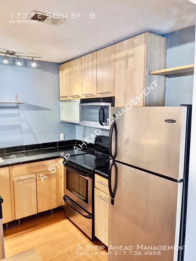 Building Photo - 1737 E 56th Apt B - 2 Bed/1 Bath Condo