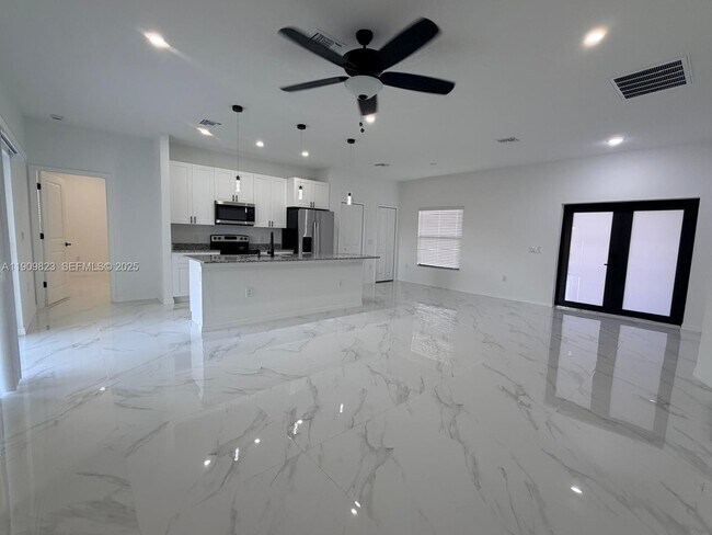 Foto del edificio - 2706 72nd St W