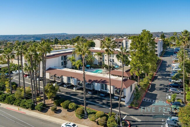 Building Photo - 6924 Hyde Park Dr