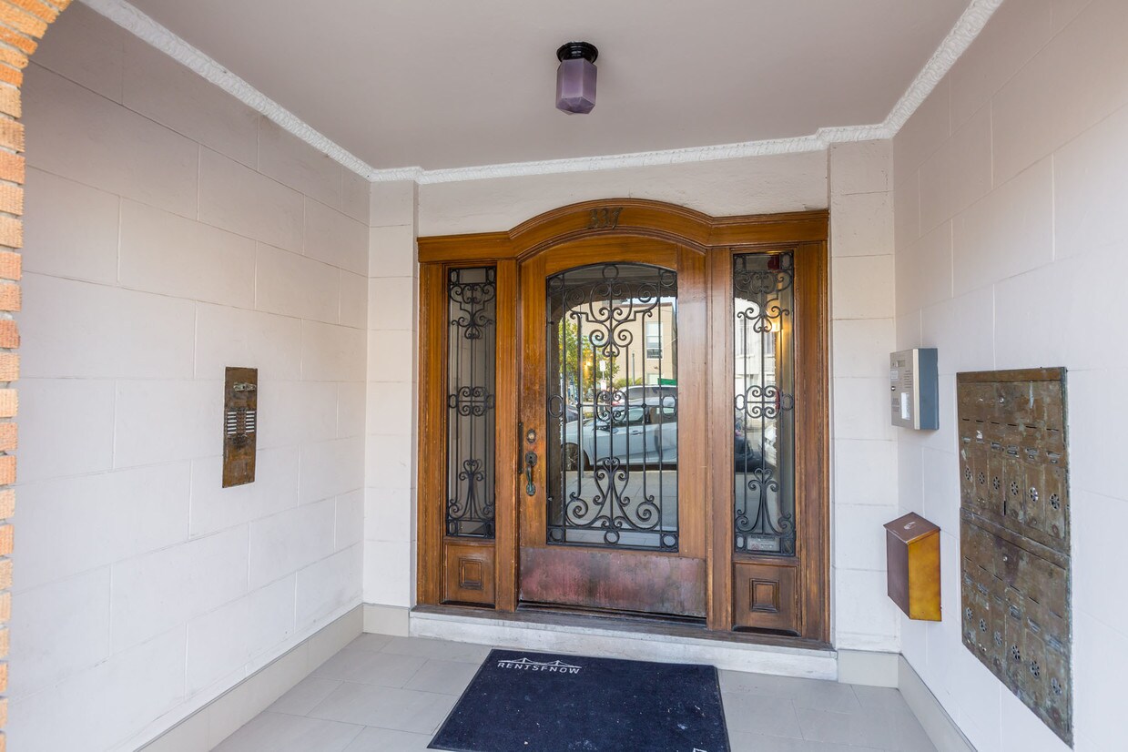 Foto del edificio - 337 10th Ave