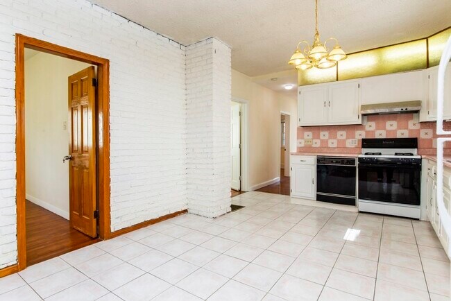 Building Photo - 27 Garrison Ave