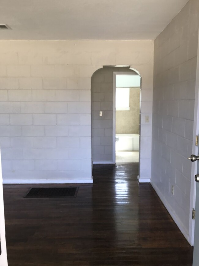 Building Photo - 3 Bedroom Home Minutes From Tech Campus!