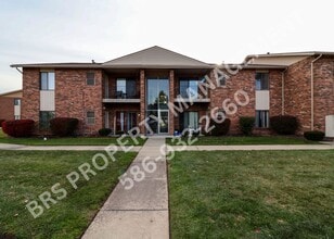 Building Photo - 15028 Island Dr