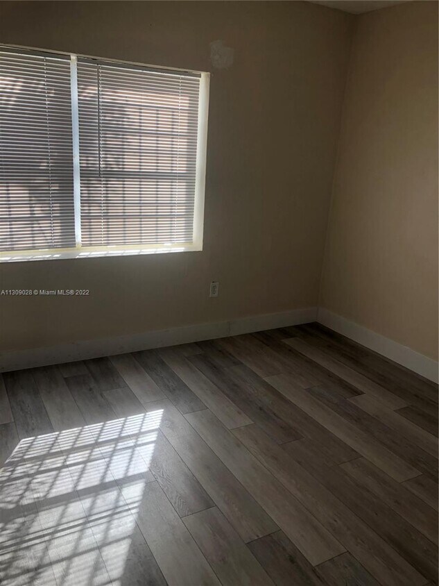 Foto del edificio - 1019 NW 26th St