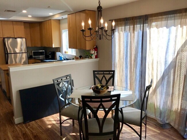 Foto del edificio - 2204 S Bentley Ave