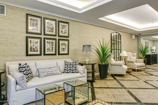 Foto del edificio - 125 N Raymond Ave