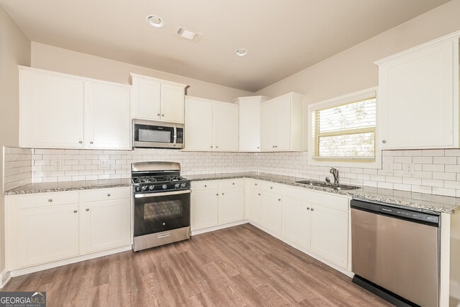 Building Photo - 747 Overlook Gln Dr