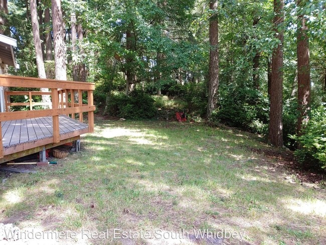 Building Photo - 4799 Lakeside Dr