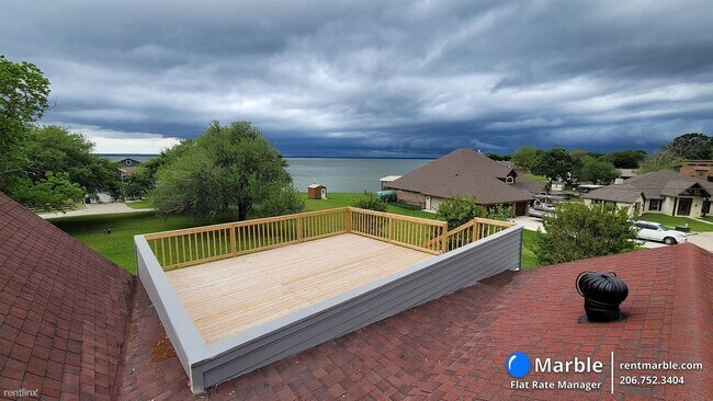 Building Photo - 4 br, 3.5 bath House - 127 Ross Dr