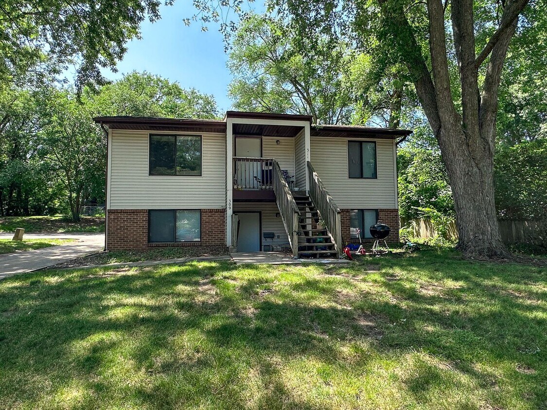 Primary Photo - South Franklin Apartments