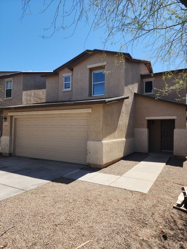Foto del edificio - 3 Bedroom 2 Bath 2 Story Home  - Cortaro F...