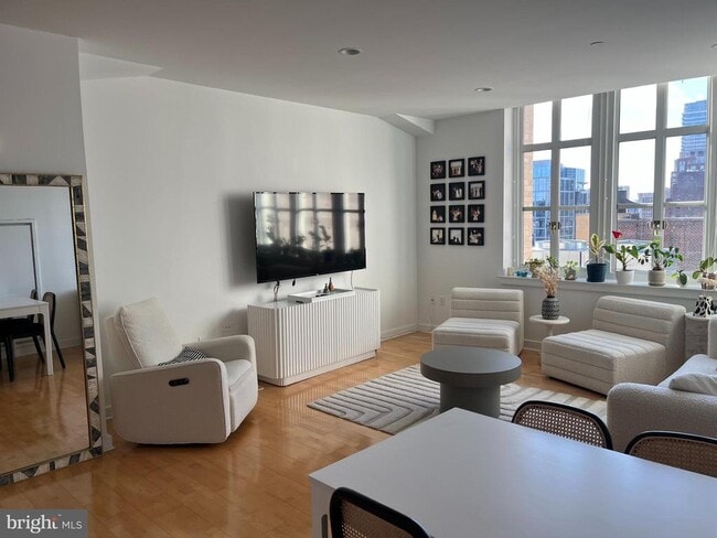 Building Photo - 111 S 15th St