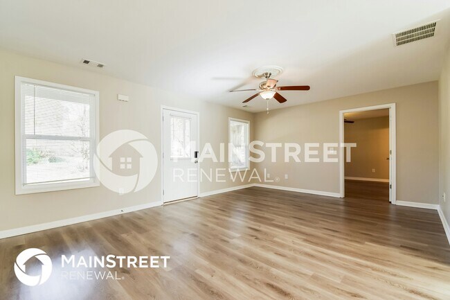 Building Photo - 1179 Lake Dr