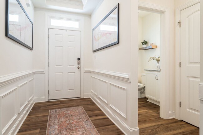 Foto del edificio - Spacious, Stylish & Move-In Ready! 3BR End Unit Townhome in Durham