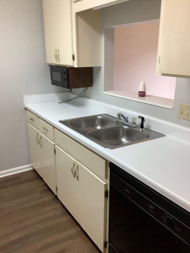 Foto del edificio - 2 br, 1.5 bath House - 107 Woodfield Pl