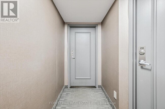 Photo du bâtiment - 801 King St W