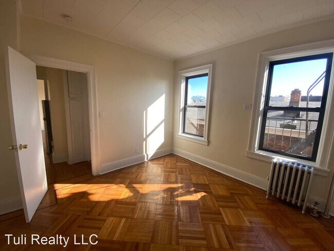 Building Photo - 23-25 W 33rd St