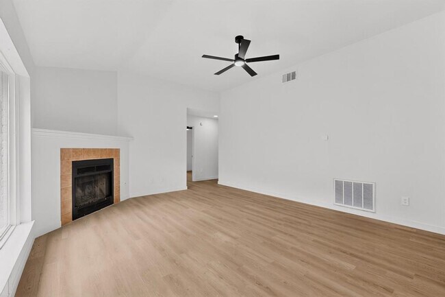 Building Photo - 14305 Vandever St