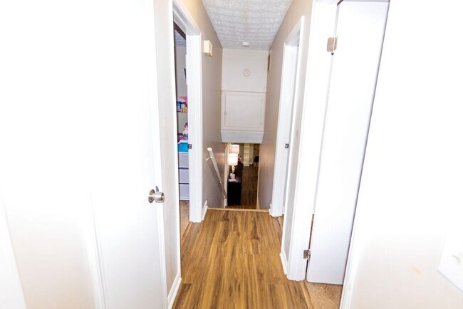 Foto del edificio - 917 Chartley Dr SW