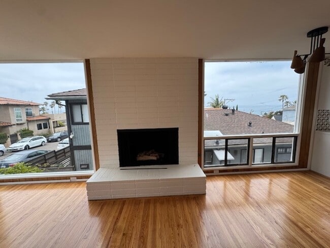 Building Photo - Charming Meets Modern – Renovated 2 Bed / ...