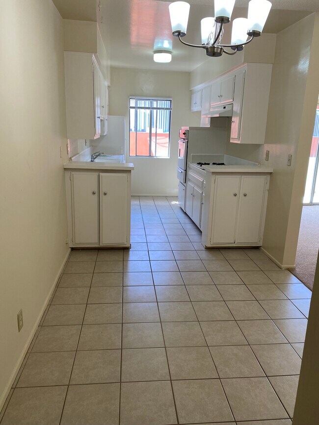 Kitchen - 3662 Keystone Ave