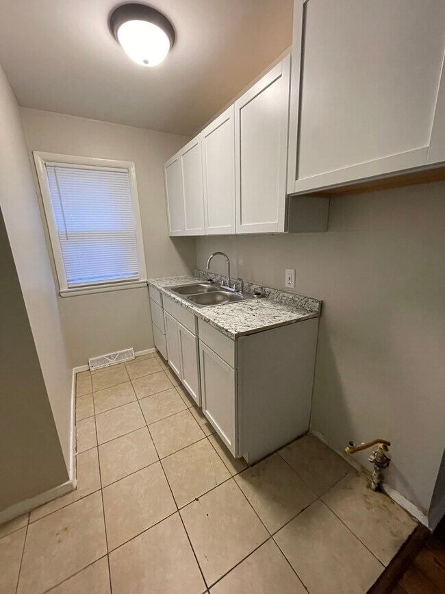 Foto del edificio - 817 SW 6th St