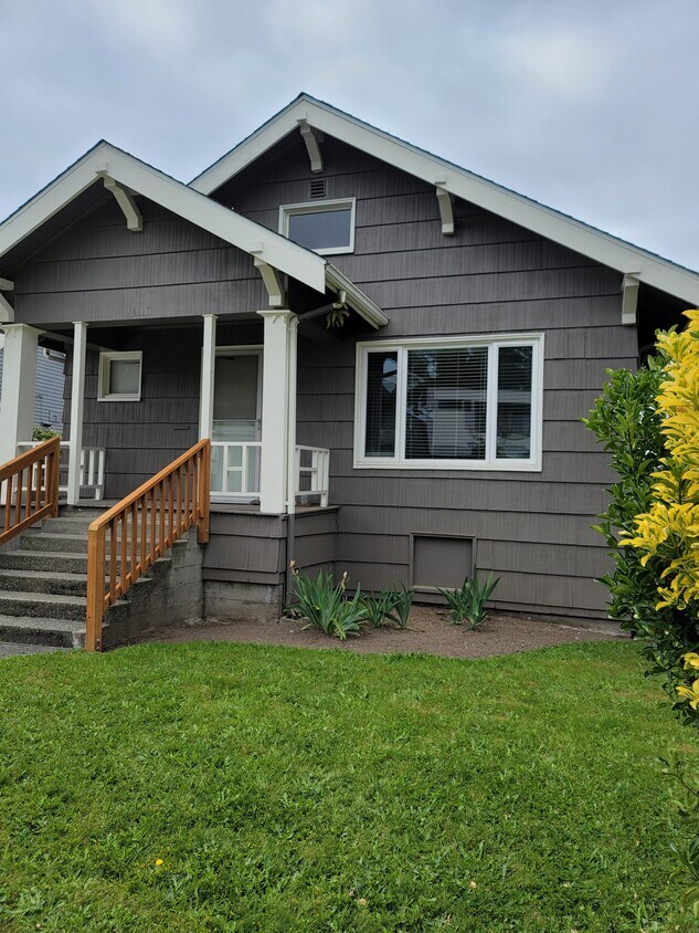 Primary Photo - 4017 20th Ave SW