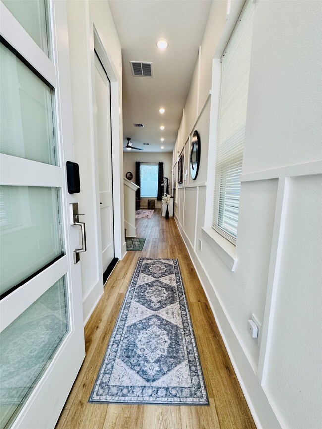 Building Photo - 225 Noras Ln