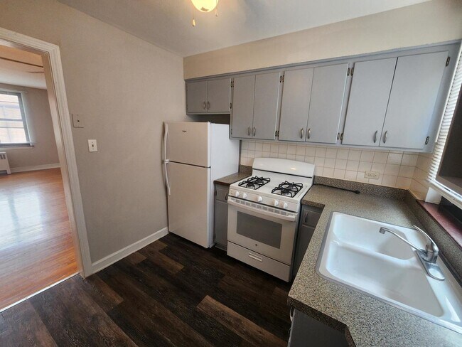 Foto del edificio - 7383 N Winchester Ave