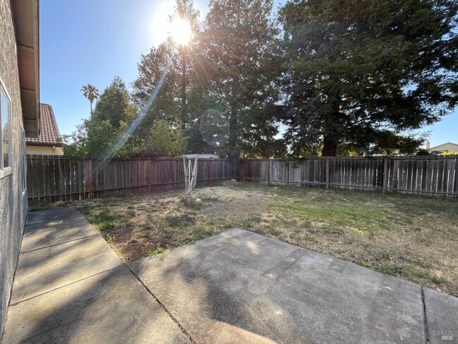Building Photo - 304 Kingsly Ln