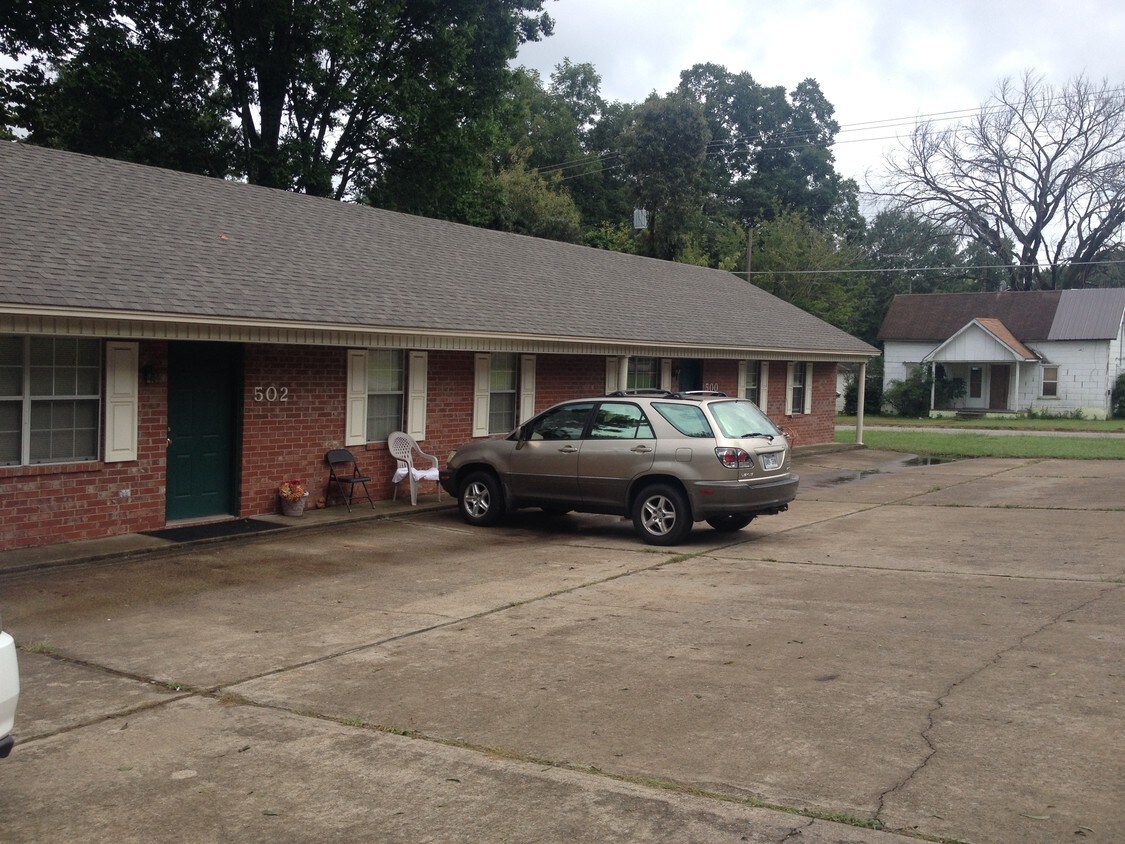 Primary Photo - 504 N Pecan St