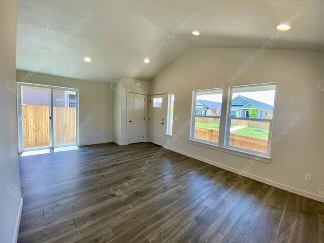 Foto del edificio - NEWER CONSTRUCTION - 2 BR 1BA Hayden Home ...