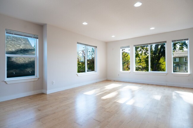 Foto del edificio - Remodeled 3/2.5 Townhomes