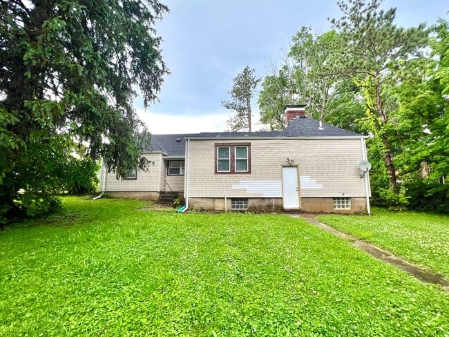 Building Photo - Hudepohl Manor **Updated Rent!** **$75 GIF...