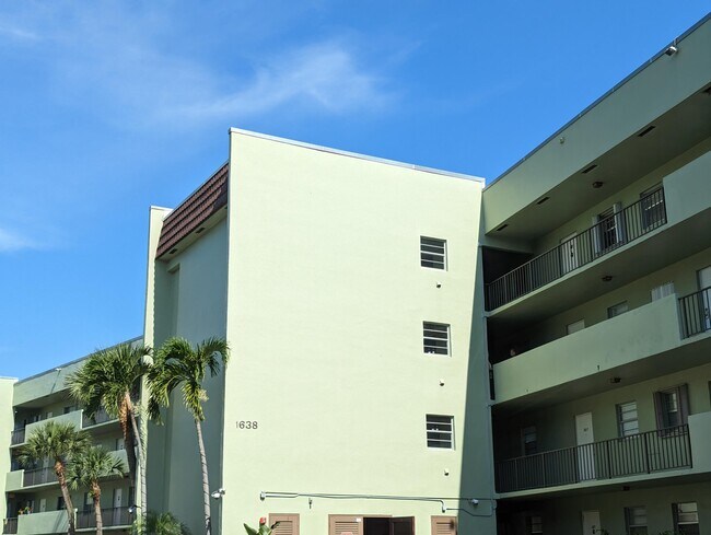 Building Photo - 1638 Embassy Dr