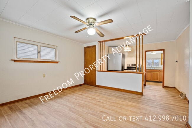Building Photo - 2047 Redrose Ave