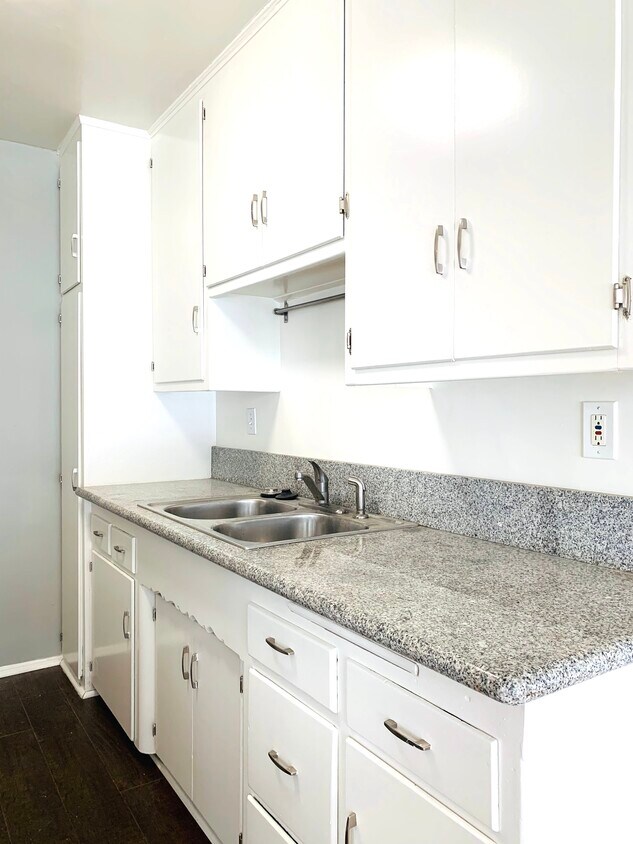 Foto principal - 5705 Carlton Way