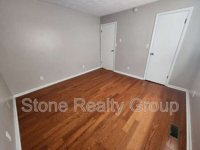 Foto del edificio - 7925 E Lambert Ave