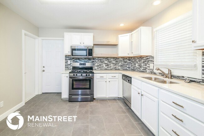 Building Photo - 1405 Country Club Dr