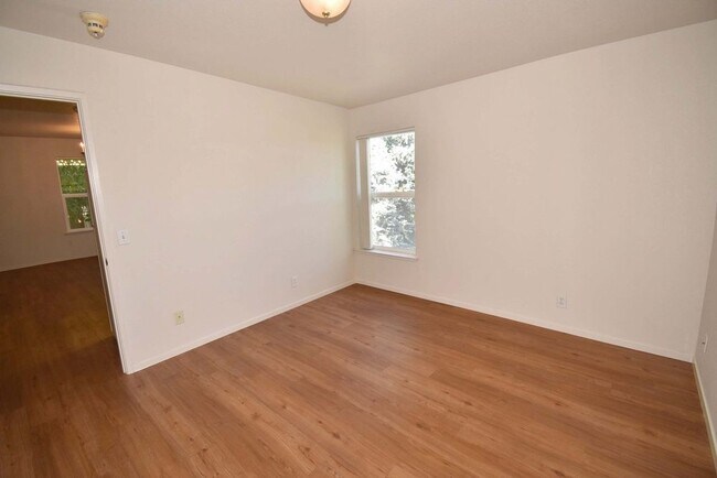 Building Photo - 102 Richardson Street - 1 201