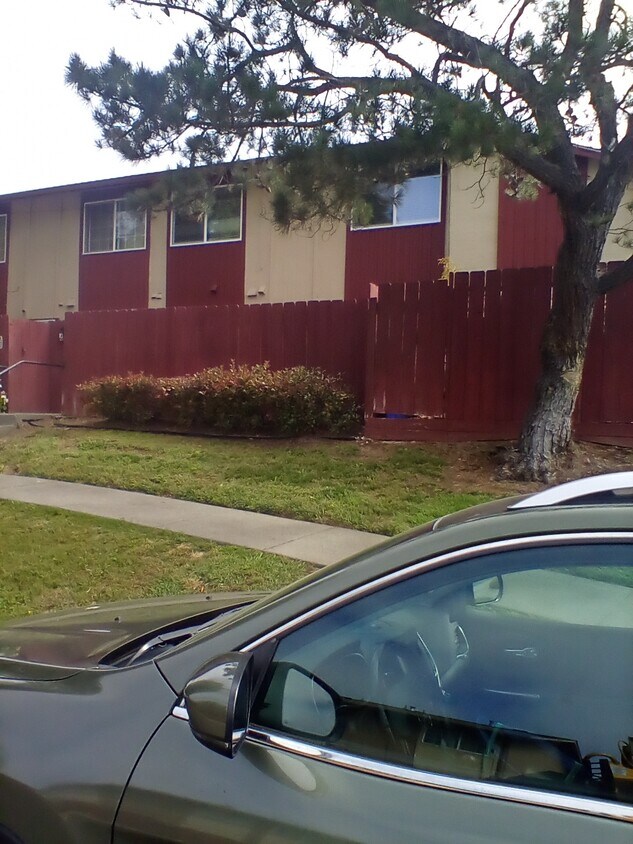 Primary Photo - 400 Corcoran Ave